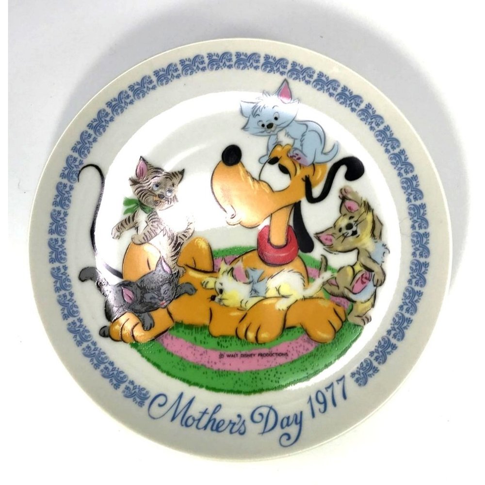 Walt Disney 1977 Mother's Day Plate with Pluto & Kittens Schmid in Original Box